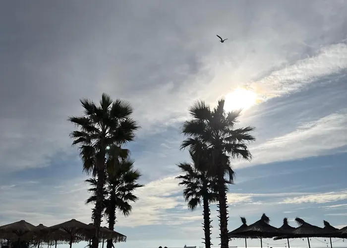 R&m One Bedroom Seafront Apartment *