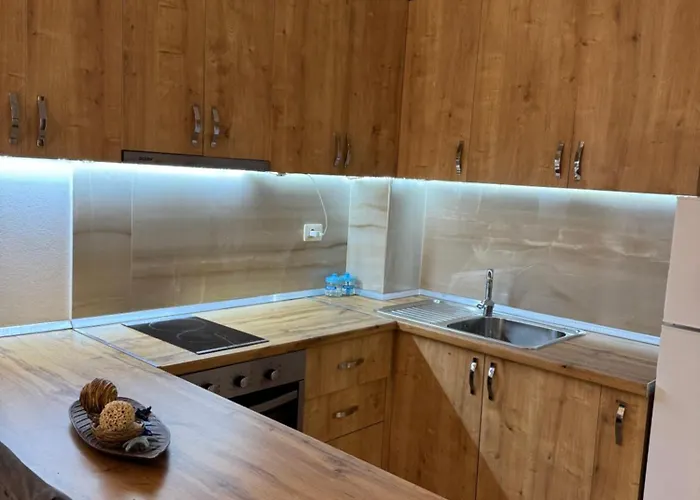 R&m One Bedroom Seafront Apartment Durres